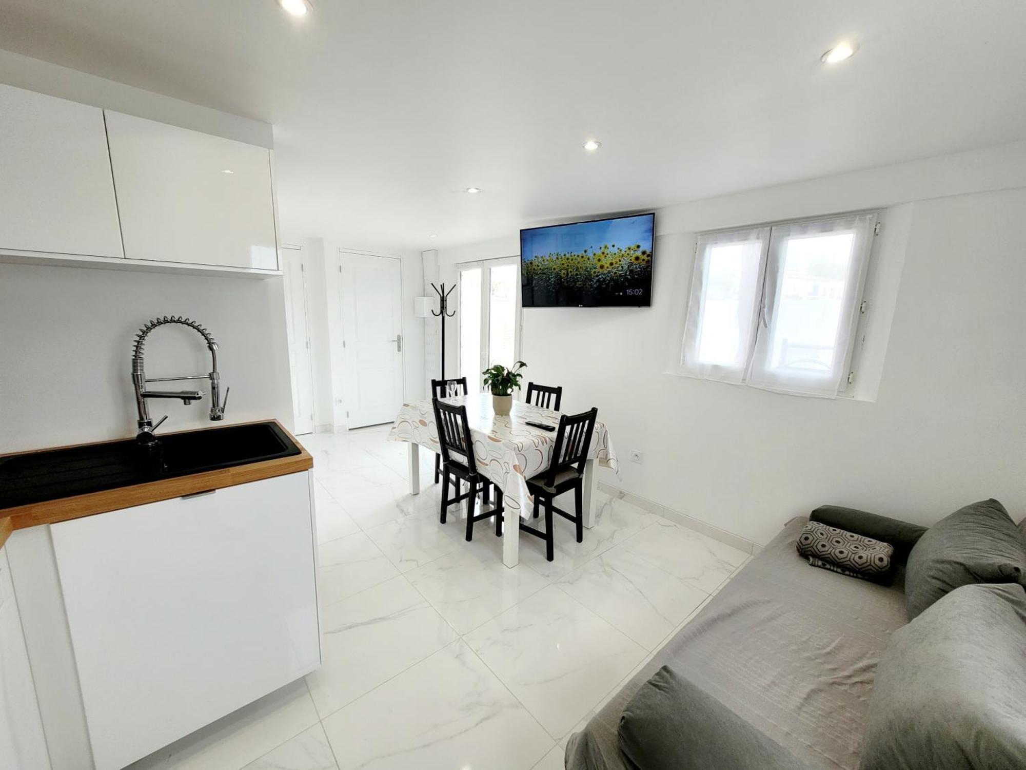 Logement Independant "Les Coquelicots", Terrasse Proche Des Plages Et Montpellier ジュヴィニャック エクステリア 写真